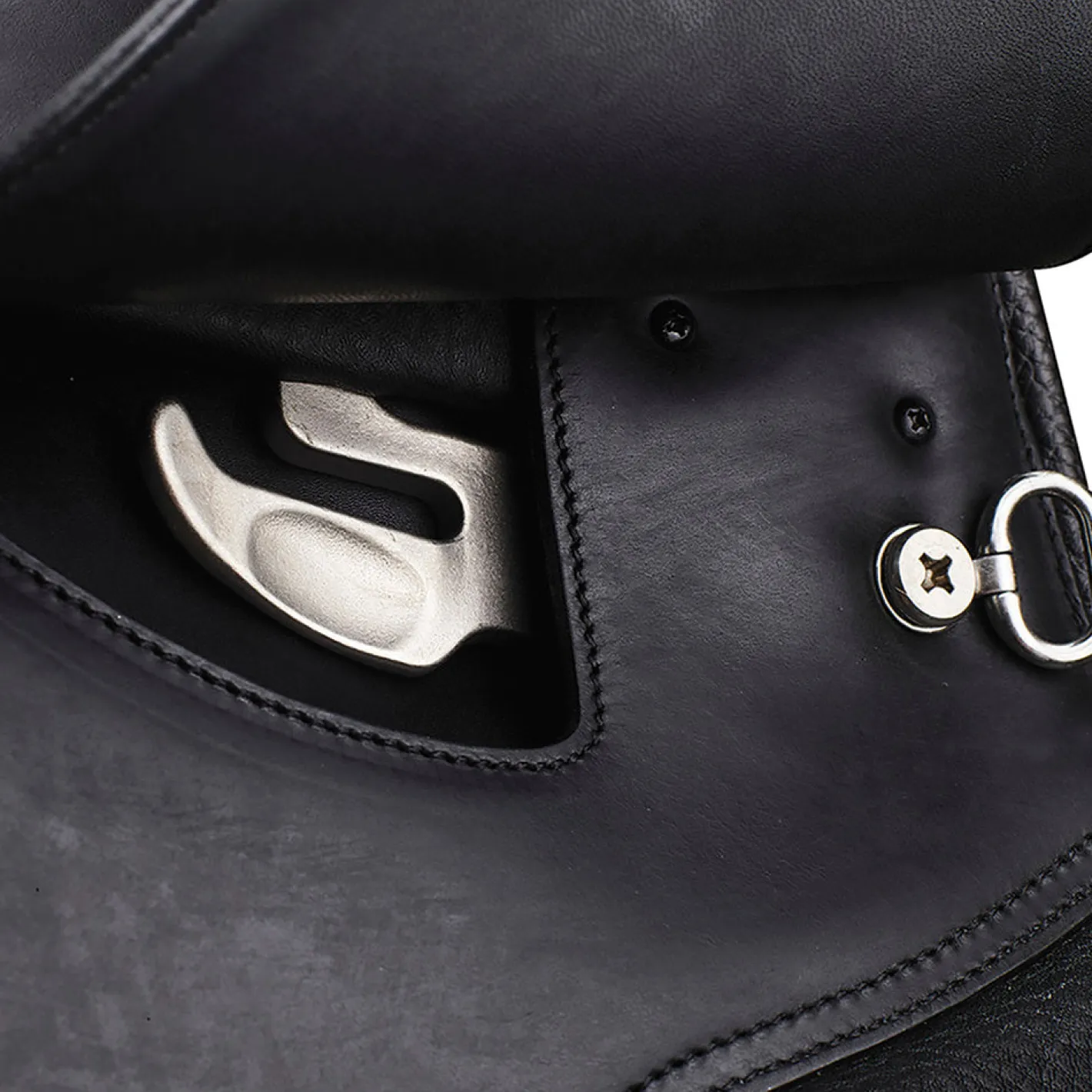 SADDLERY BRANDS INTL Arena Dressage Saddle