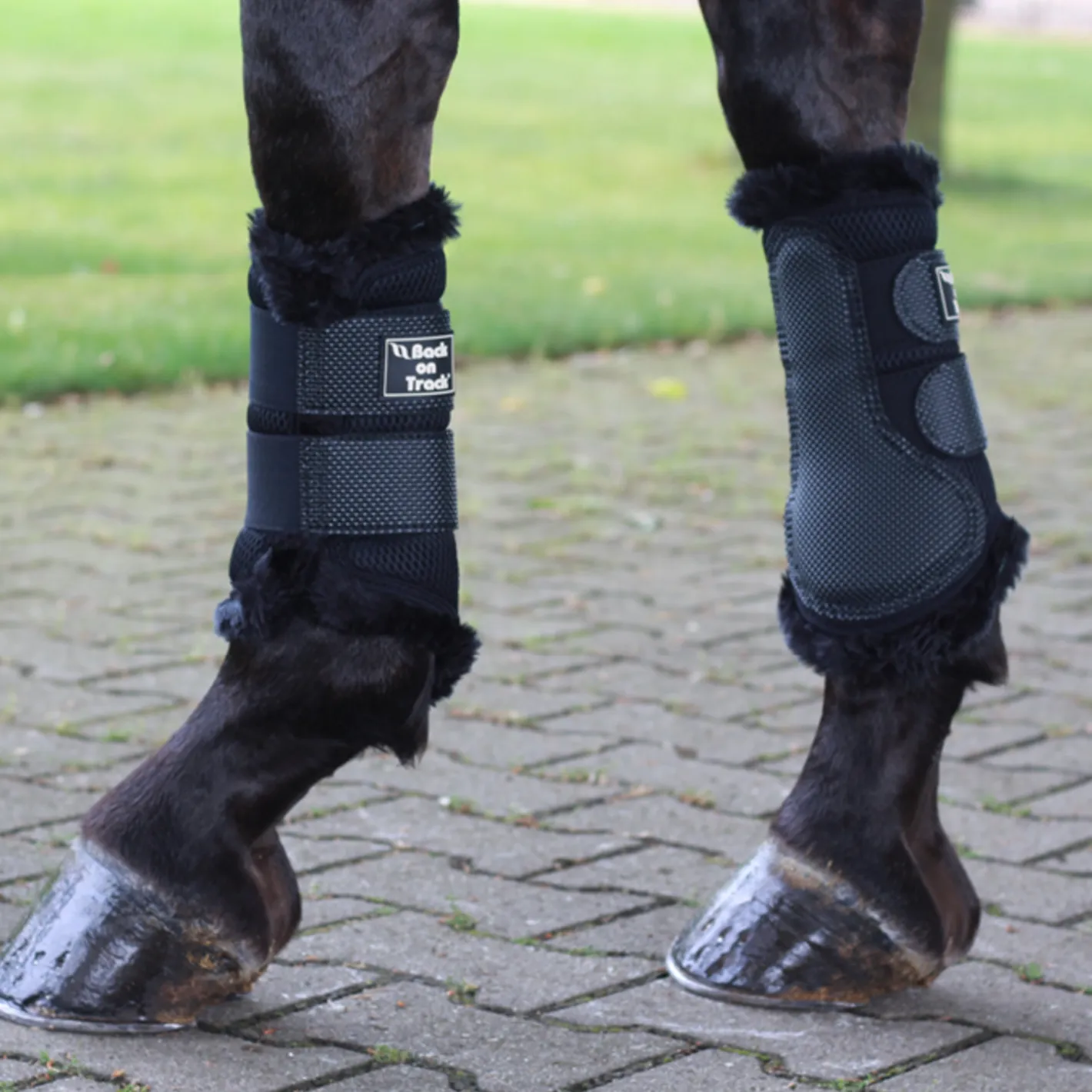 BACK ON TRACK BOT LL Back on Track® 3D Mesh Splint Boots with Faux Fur
