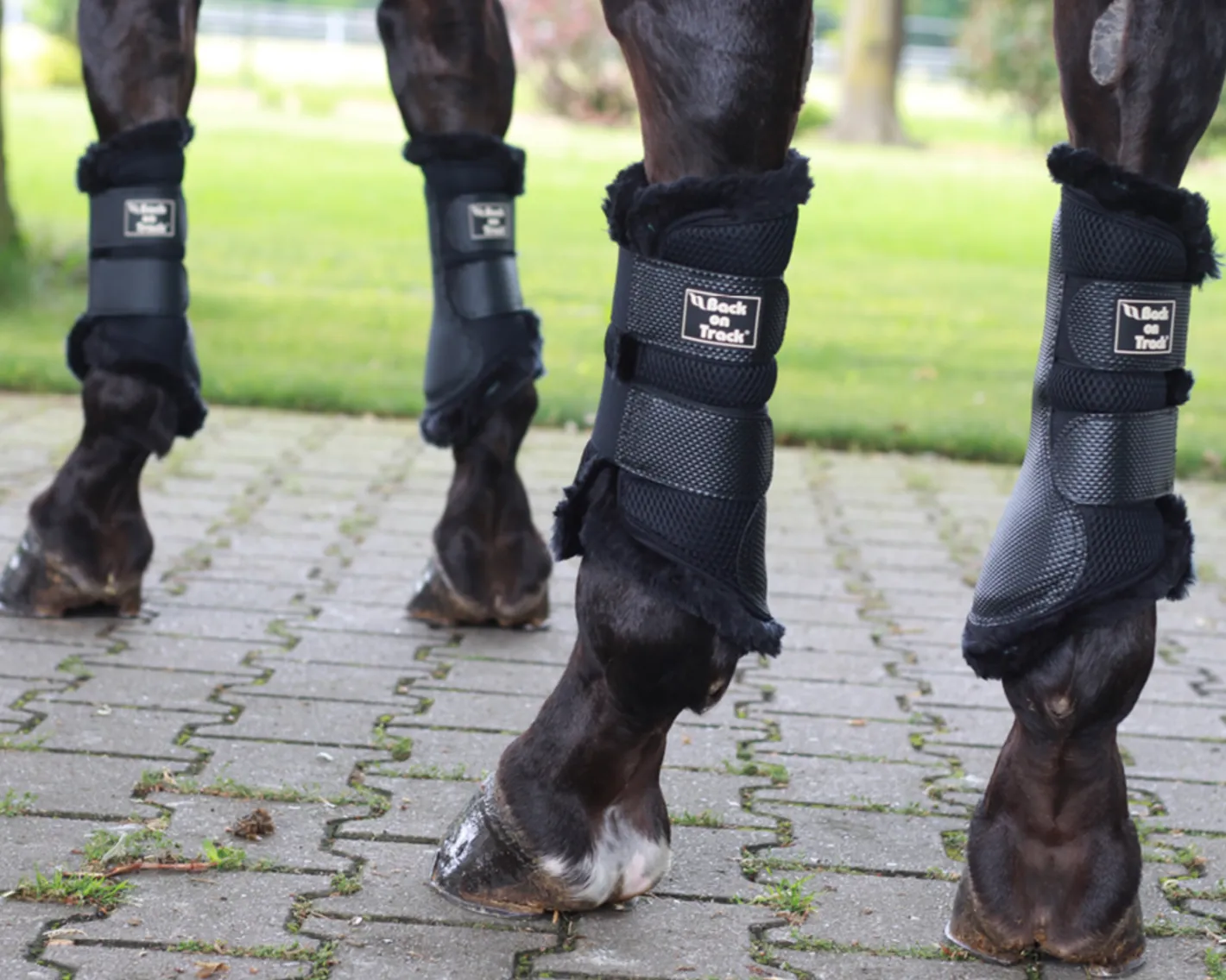 BACK ON TRACK BOT LL Back on Track® 3D Mesh Splint Boots with Faux Fur