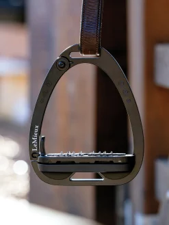 HORSE HEALTH TRADE Lemieux® Vector Balance Stirrups
